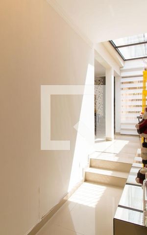 Casa à venda com 150m², 4 quartos e 8 vagas Casa à venda com 150m², 4 quartos e 8 vagasHall de entrada