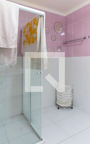 Casa à venda com 150m², 4 quartos e 8 vagas Casa à venda com 150m², 4 quartos e 8 vagasBanheiro