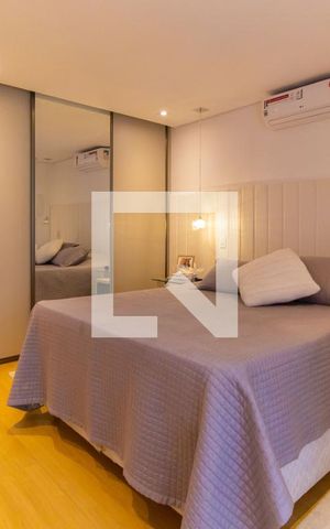 Casa à venda com 150m², 4 quartos e 8 vagas Casa à venda com 150m², 4 quartos e 8 vagasSuíte