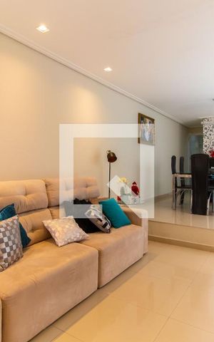 Casa à venda com 150m², 4 quartos e 8 vagas Casa à venda com 150m², 4 quartos e 8 vagasSala
