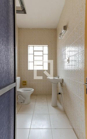 Casa à venda com 180m², 3 quartos e 3 vagas Casa à venda com 180m², 3 quartos e 3 vagasBanheiro