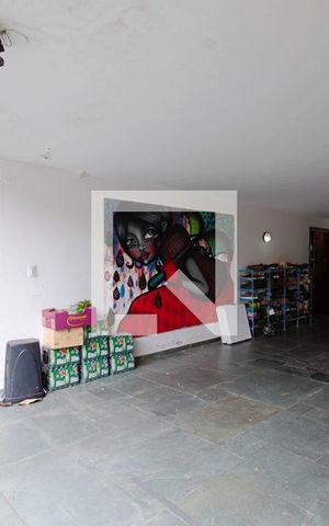 Casa à venda com 330m², 3 quartos e 3 vagasGaragem