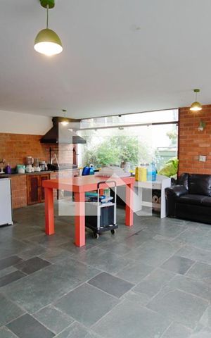 Casa à venda com 330m², 3 quartos e 3 vagasChurrasqueira