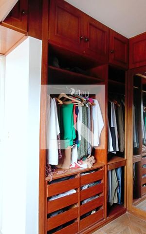 Casa à venda com 330m², 3 quartos e 3 vagasCloset da suíte