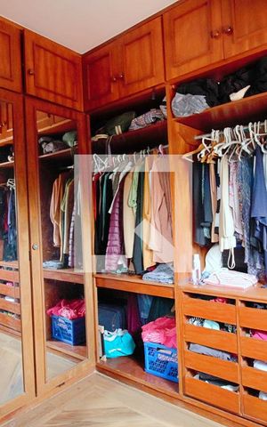 Casa à venda com 330m², 3 quartos e 3 vagasCloset da suíte