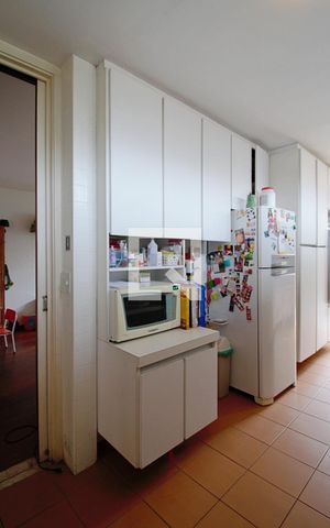 Casa à venda com 330m², 3 quartos e 3 vagasCozinha 