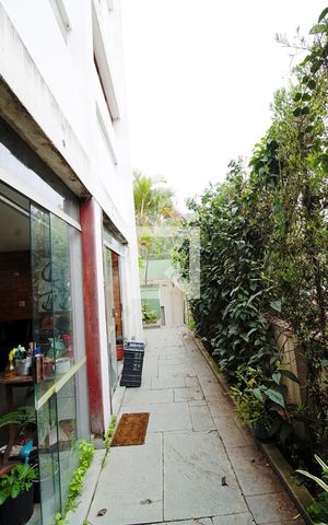 Casa à venda com 330m², 3 quartos e 3 vagasCorredor 