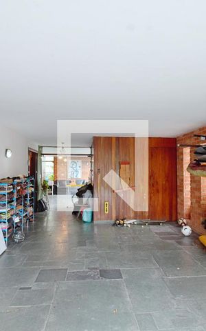 Casa à venda com 330m², 3 quartos e 3 vagasGaragem