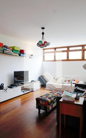 Casa à venda com 330m², 3 quartos e 3 vagasSala de TV