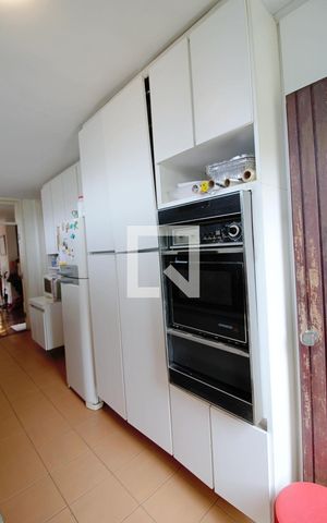 Casa à venda com 330m², 3 quartos e 3 vagasCozinha 