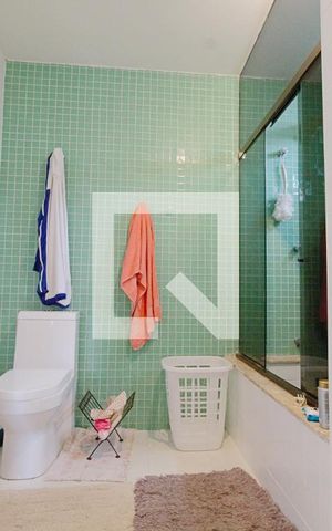Casa à venda com 330m², 3 quartos e 3 vagasBanheiro da Suíte