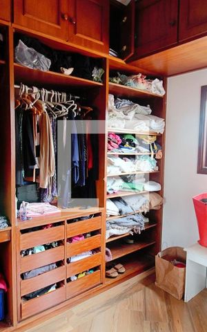 Casa à venda com 330m², 3 quartos e 3 vagasCloset da suíte