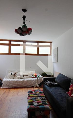 Casa à venda com 330m², 3 quartos e 3 vagasSala de TV