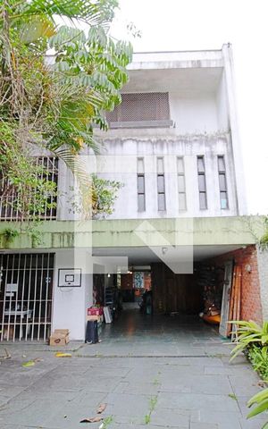 Casa à venda com 330m², 3 quartos e 3 vagasGaragem