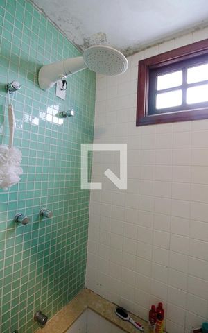 Casa à venda com 330m², 3 quartos e 3 vagasBanheiro da Suíte