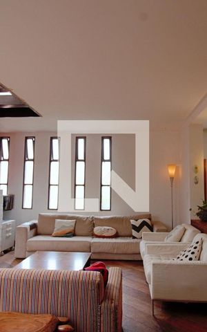 Casa à venda com 330m², 3 quartos e 3 vagasSala