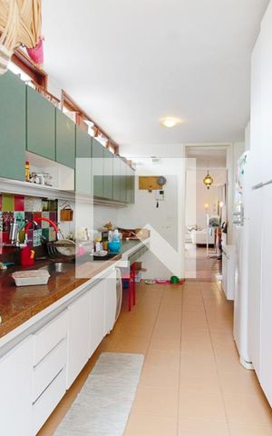 Casa à venda com 330m², 3 quartos e 3 vagasCozinha 