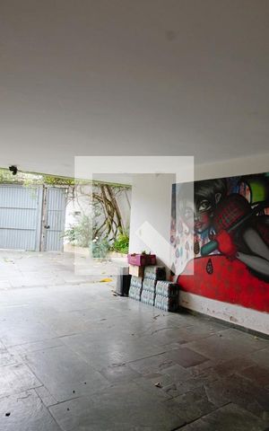 Casa à venda com 330m², 3 quartos e 3 vagasGaragem