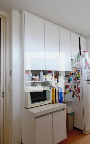 Casa à venda com 330m², 3 quartos e 3 vagasCozinha 