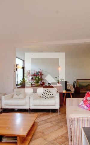 Casa à venda com 330m², 3 quartos e 3 vagasSala
