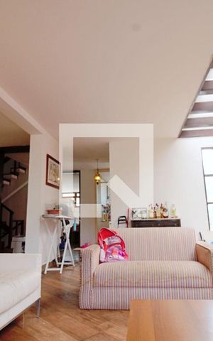 Casa à venda com 330m², 3 quartos e 3 vagasSala