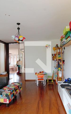 Casa à venda com 330m², 3 quartos e 3 vagasSala de TV
