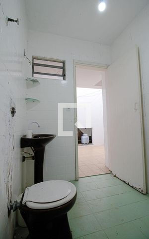 Casa à venda com 330m², 3 quartos e 3 vagasBanheiro de serviço