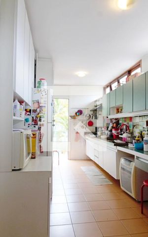 Casa à venda com 330m², 3 quartos e 3 vagasCozinha 