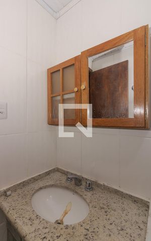 Casa à venda com 140m², 3 quartos e sem vaga Casa à venda com 140m², 3 quartos e sem vagaBanheiro