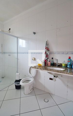 Casa à venda com 225m², 4 quartos e 4 vagasBanheiro da Suíte 2