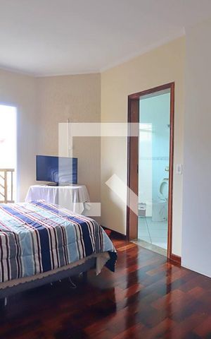 Casa à venda com 225m², 4 quartos e 4 vagasSuíte 2