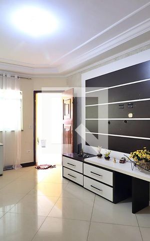 Casa à venda com 225m², 4 quartos e 4 vagasSala