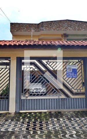 Casa à venda com 225m², 4 quartos e 4 vagasFachada