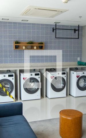 Studio à venda com 28m², 1 quarto e 1 vaga Studio à venda com 28m², 1 quarto e 1 vagaÁrea comum