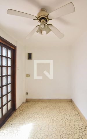 Casa para alugar com 150m², 3 quartos e 2 vagasQuarto Externo