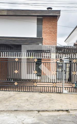 Casa para alugar com 150m², 3 quartos e 2 vagasFachada 