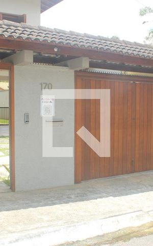 Casa à venda com 350m², 4 quartos e 4 vagasFachada
