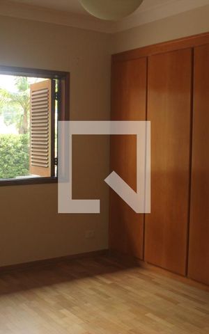 Casa à venda com 350m², 4 quartos e 4 vagasSuíte
