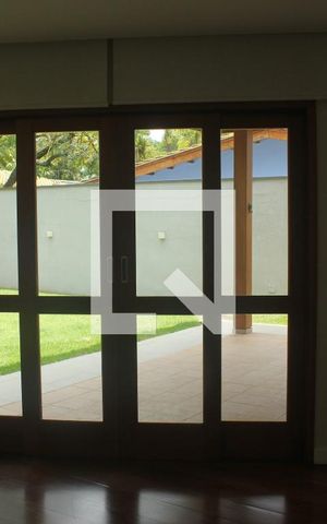 Casa à venda com 350m², 4 quartos e 4 vagasSala