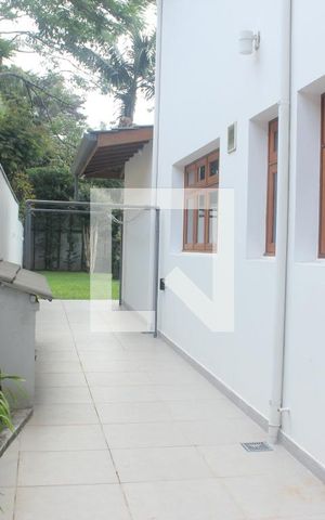 Casa à venda com 350m², 4 quartos e 4 vagasQuintal