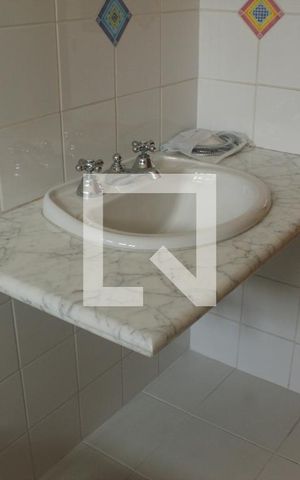 Casa à venda com 350m², 4 quartos e 4 vagasBanheiro 2