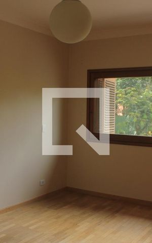 Casa à venda com 350m², 4 quartos e 4 vagasSuíte