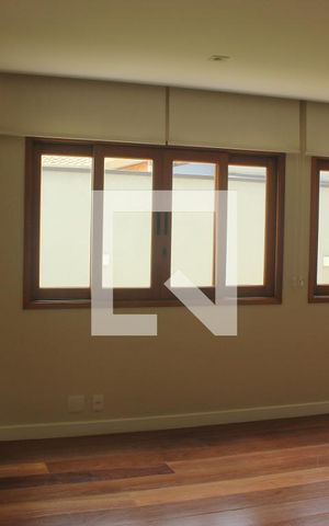 Casa à venda com 350m², 4 quartos e 4 vagasSala