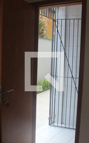 Casa à venda com 350m², 4 quartos e 4 vagasQuarto de Serviço