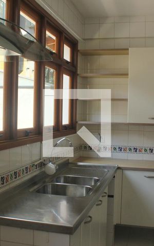 Casa à venda com 350m², 4 quartos e 4 vagasCozinha