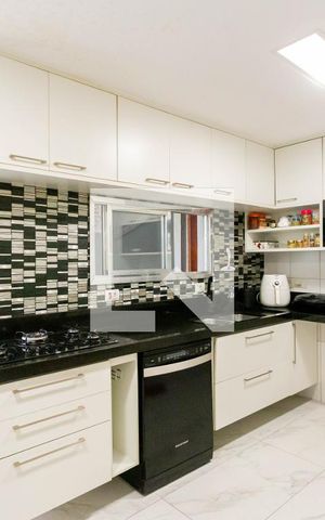 Casa à venda com 212m², 3 quartos e 2 vagas Casa à venda com 212m², 3 quartos e 2 vagasCozinha