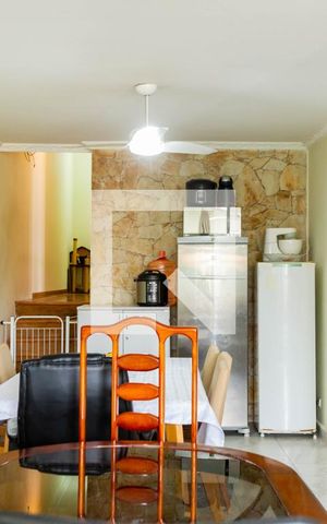 Casa à venda com 212m², 3 quartos e 2 vagas Casa à venda com 212m², 3 quartos e 2 vagasSala