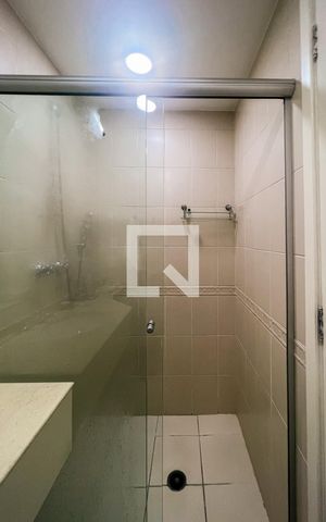 Apartamento para alugar com 60m², 1 quarto e 2 vagasBanheiro da Suíte