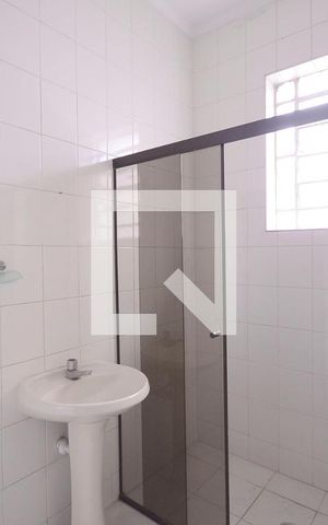 Casa para alugar com 140m², 3 quartos e 1 vaga Casa para alugar com 140m², 3 quartos e 1 vagaBanheiro 1