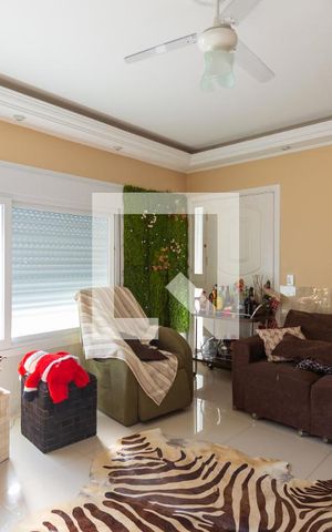 Casa à venda com 170m², 3 quartos e 7 vagas Casa à venda com 170m², 3 quartos e 7 vagasSala